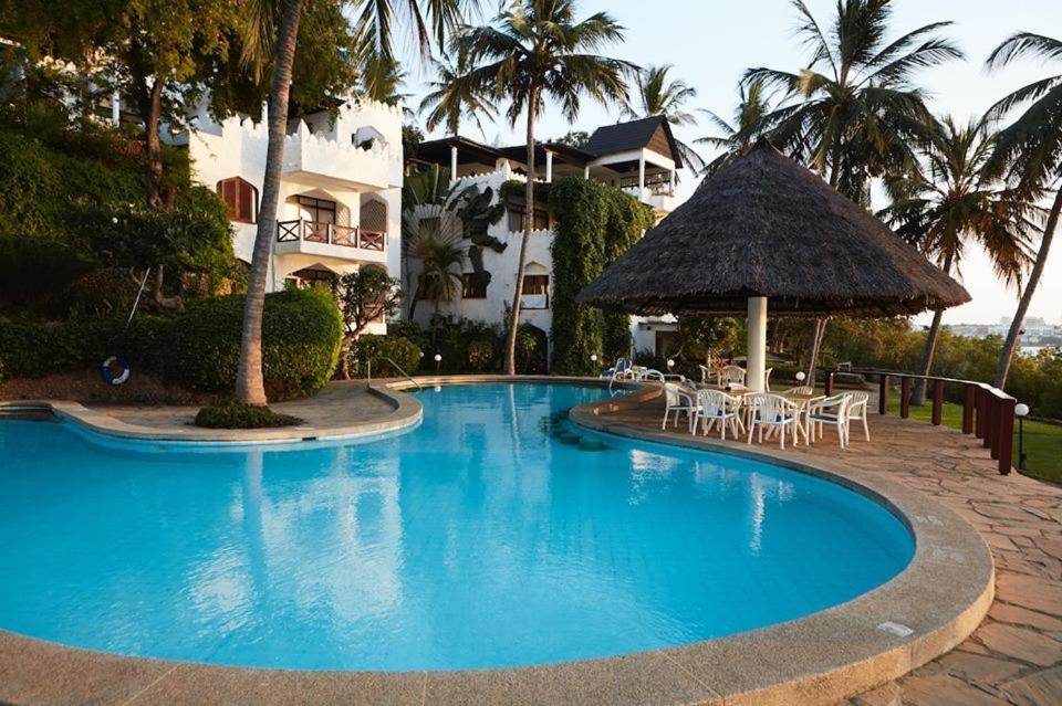 Tamarind Village Hotel Apartments Mombasa Esterno foto